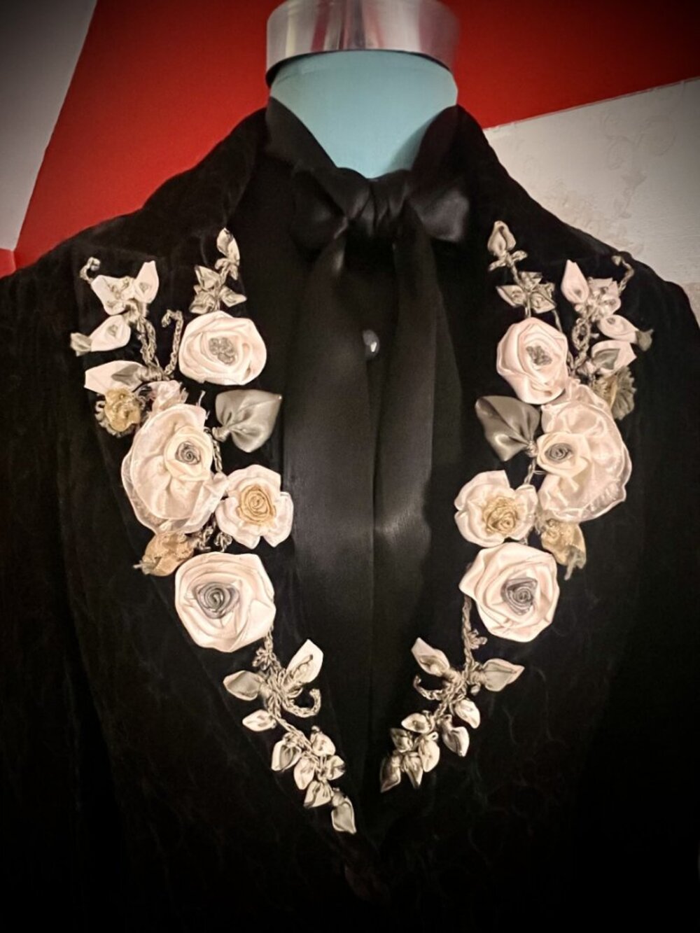 White House Black Market Black Velvet Floral Ribbon Embroidered Coat M - Picture 10 of 16